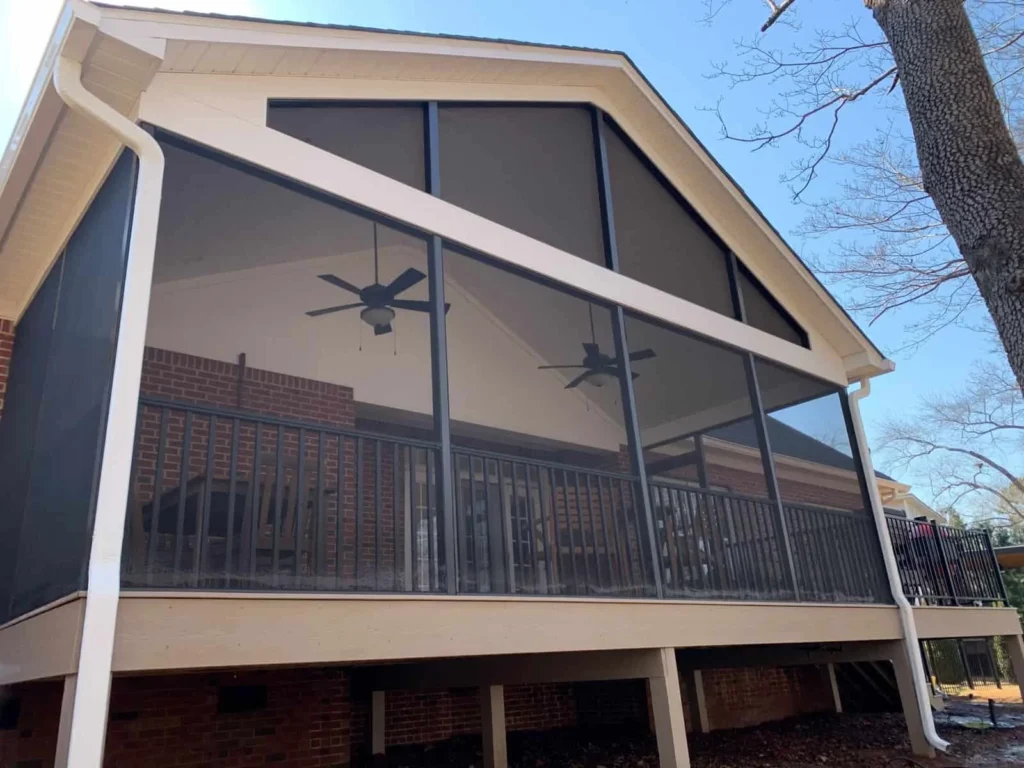 tampa-balcony-screening-installation-durable-screened-balcony-for-apartment